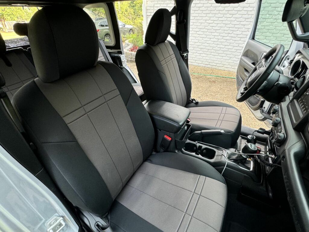wrangler 4XE front seats